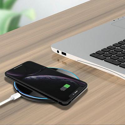 Töltőpad android és iPhone készülékekhez LED világítással